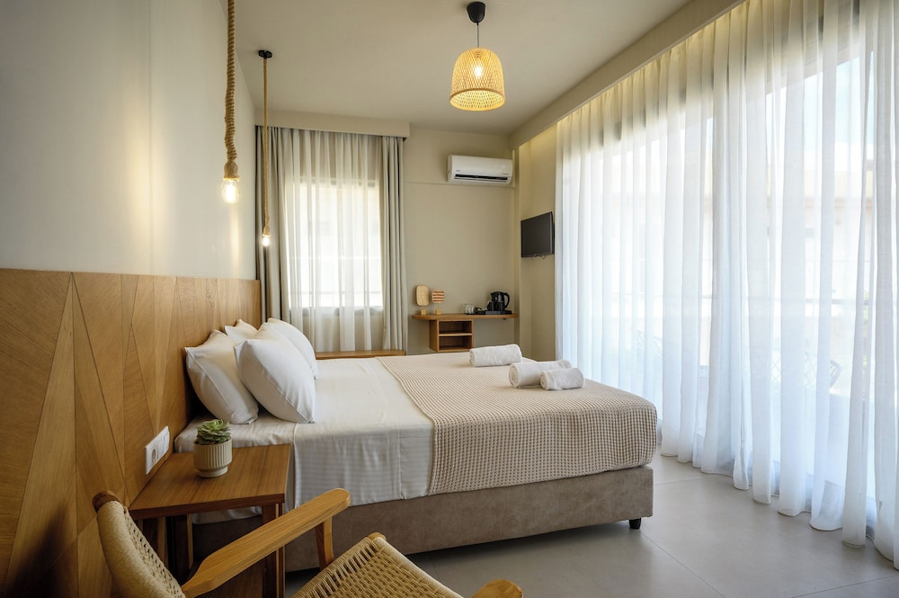 Malia Bay Beach Hotel & Bungalows — Hotel rooms in Malia