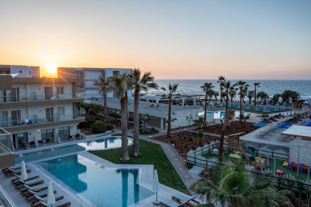 Malia Bay Beach Hotel & Bungalows — Beach in Malia