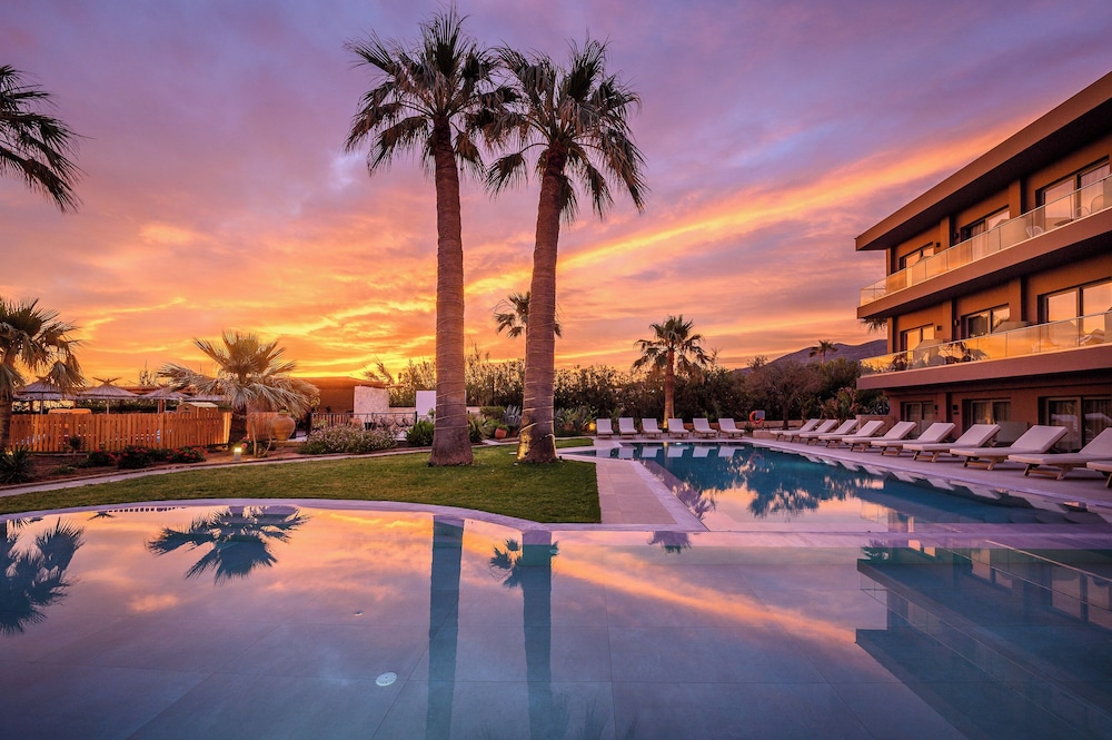 Malia Bay Beach Hotel & Bungalows — Beach in Malia