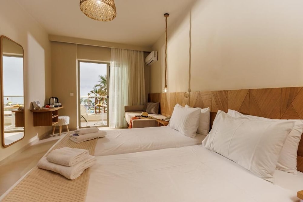 Malia Bay Beach Hotel & Bungalows — Hotel rooms in Malia