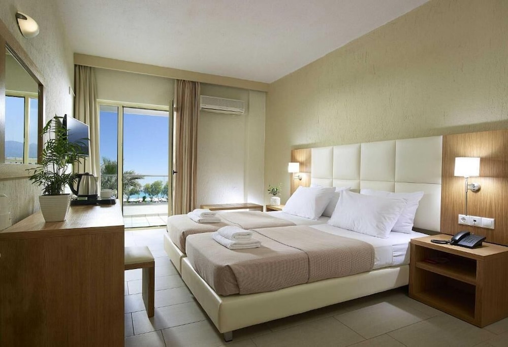 Malia Bay Beach Hotel & Bungalows — Hotel rooms in Malia