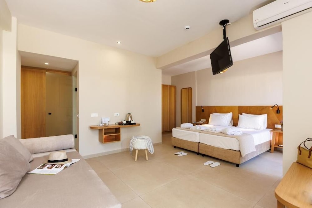 Malia Bay Beach Hotel & Bungalows — Hotel rooms in Malia