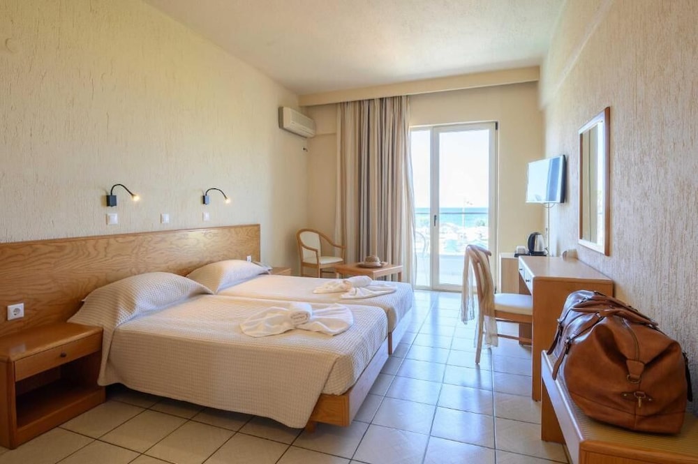 Malia Bay Beach Hotel & Bungalows — Hotel rooms in Malia