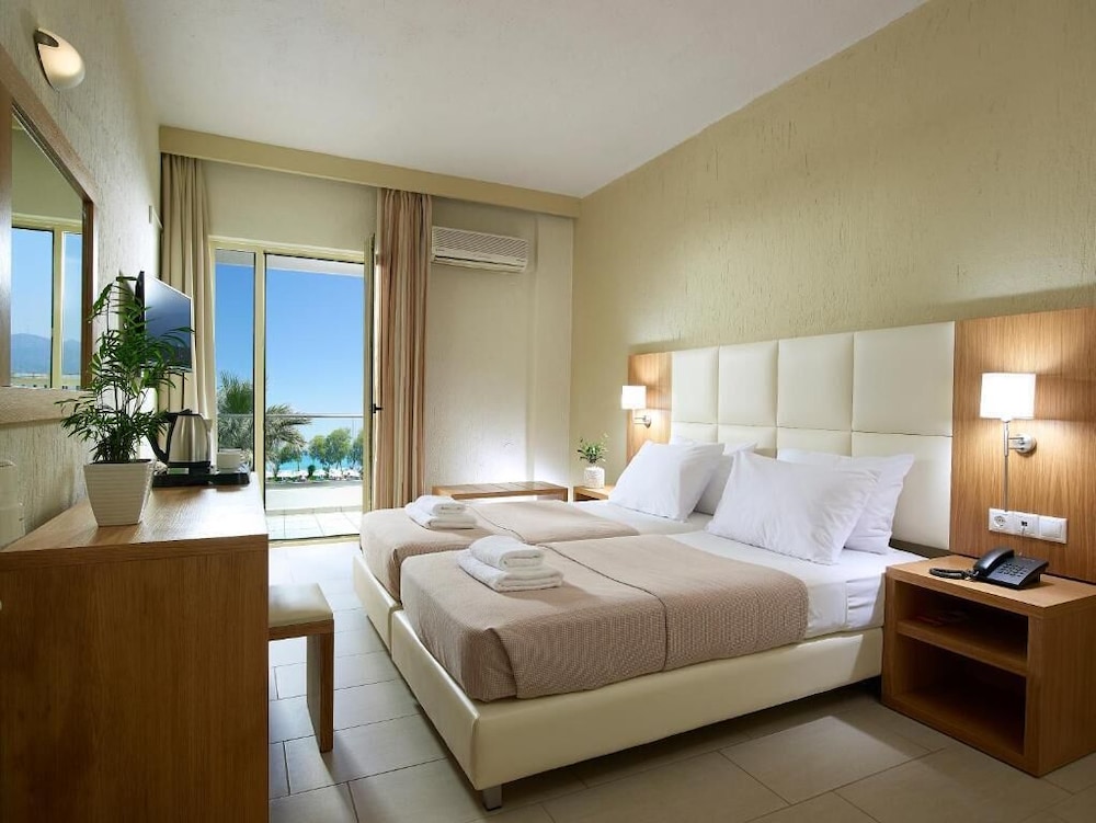 Malia Bay Beach Hotel & Bungalows — Hotel rooms in Malia