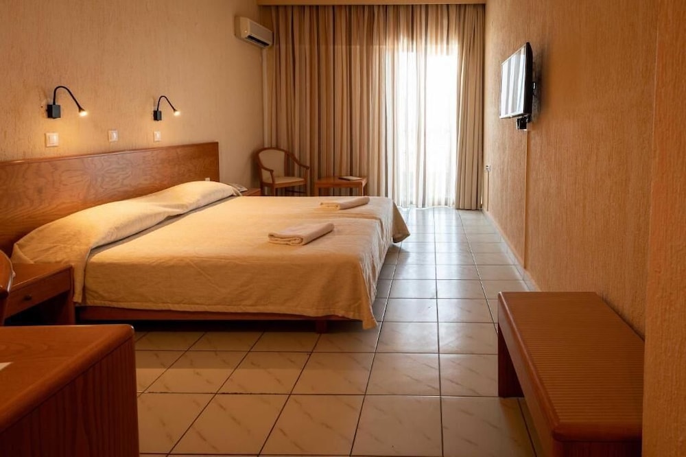 Malia Bay Beach Hotel & Bungalows — Hotel rooms in Malia