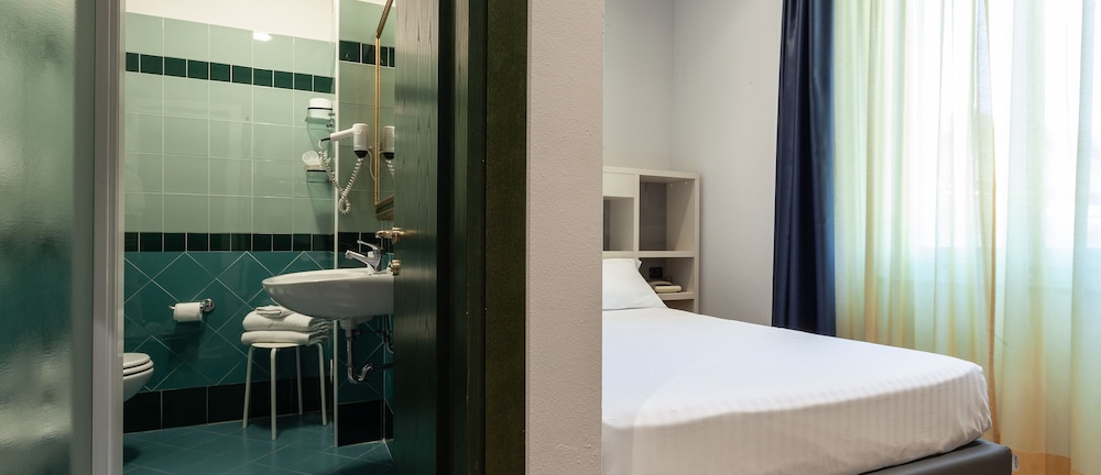 Hotel Da Vinci — Hotel rooms in Montecatini Terme, Tuscany