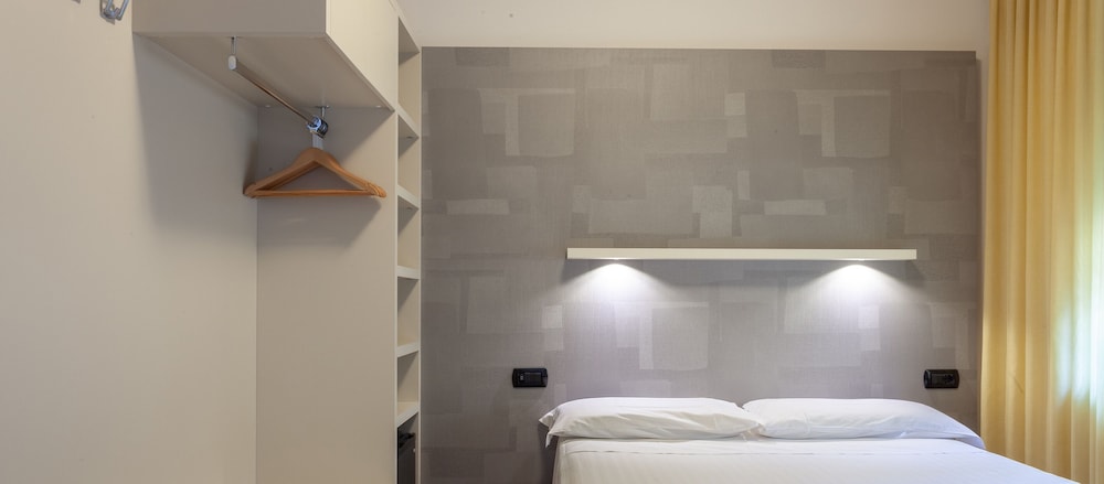 Hotel Da Vinci — Hotel rooms in Montecatini Terme, Tuscany
