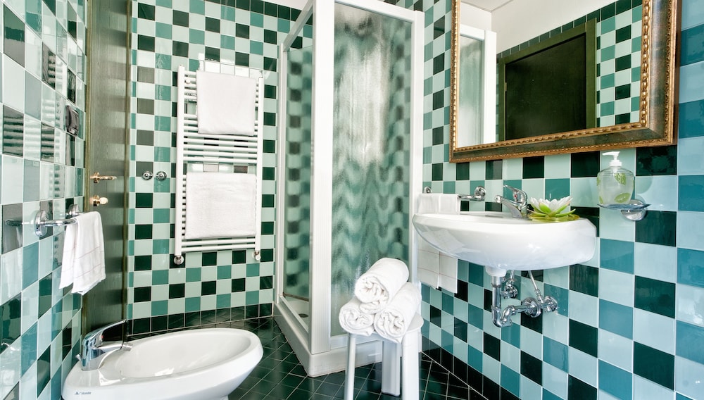 Hotel Da Vinci — Hotel rooms in Montecatini Terme, Tuscany