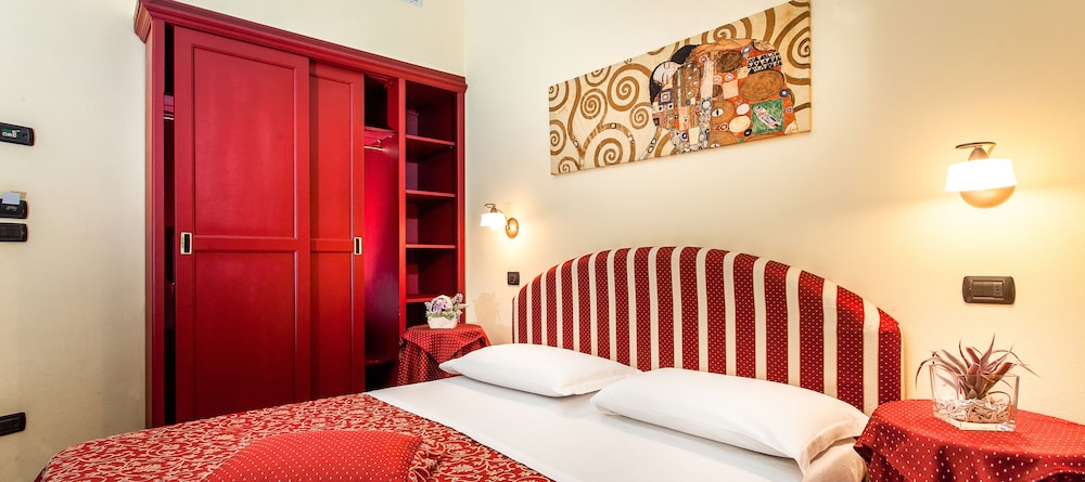 Hotel Da Vinci — Hotel rooms in Montecatini Terme, Tuscany