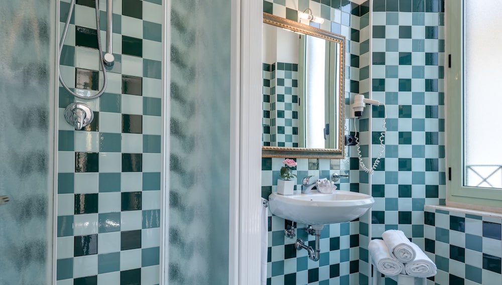 Hotel Da Vinci — Hotel rooms in Montecatini Terme, Tuscany