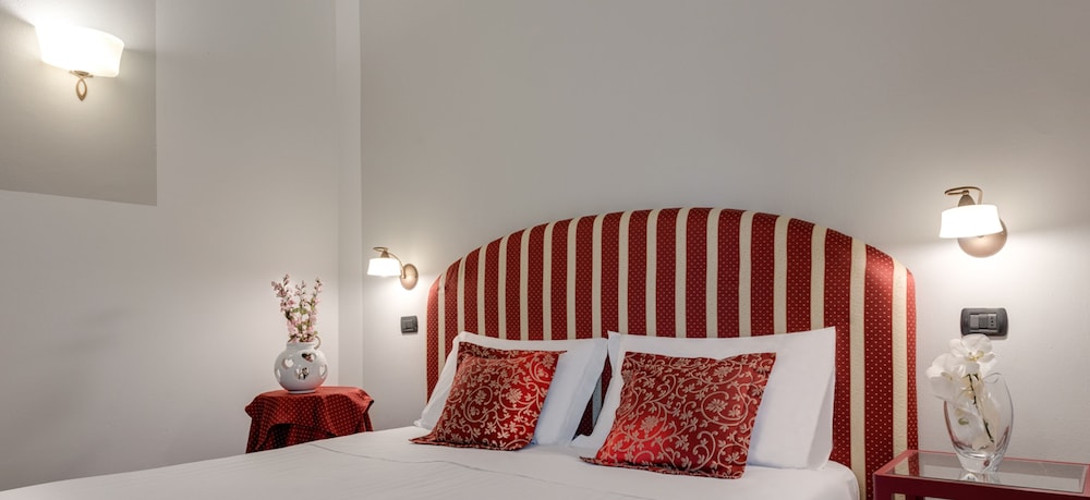 Hotel Da Vinci — Hotel rooms in Montecatini Terme, Tuscany
