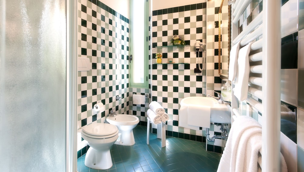 Hotel Da Vinci — Hotel rooms in Montecatini Terme, Tuscany