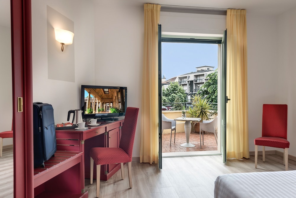 Hotel Da Vinci — Hotel rooms in Montecatini Terme, Tuscany