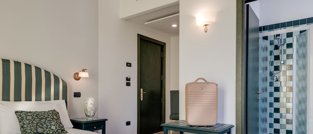 Hotel Da Vinci — Hotel rooms in Montecatini Terme, Tuscany