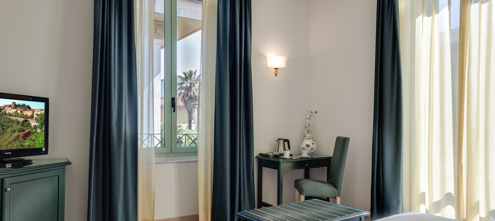 Hotel Da Vinci — Hotel rooms in Montecatini Terme, Tuscany