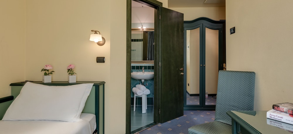 Hotel Da Vinci — Hotel rooms in Montecatini Terme, Tuscany