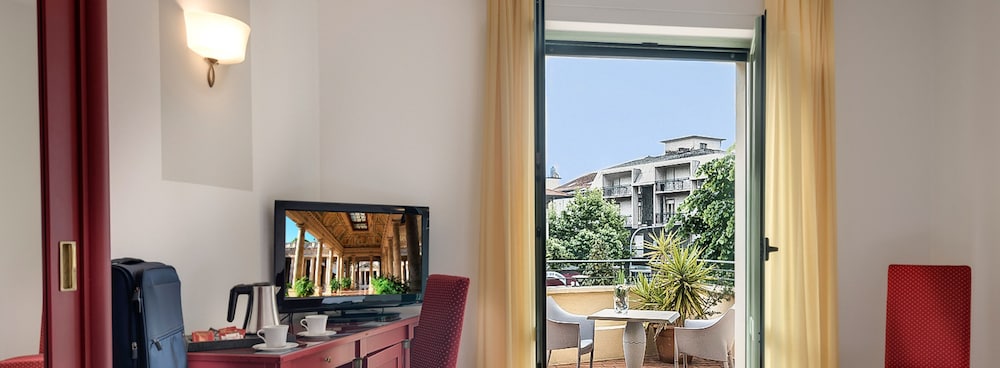 Hotel Da Vinci — Hotel rooms in Montecatini Terme, Tuscany
