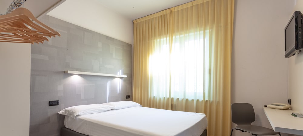 Hotel Da Vinci — Hotel rooms in Montecatini Terme, Tuscany