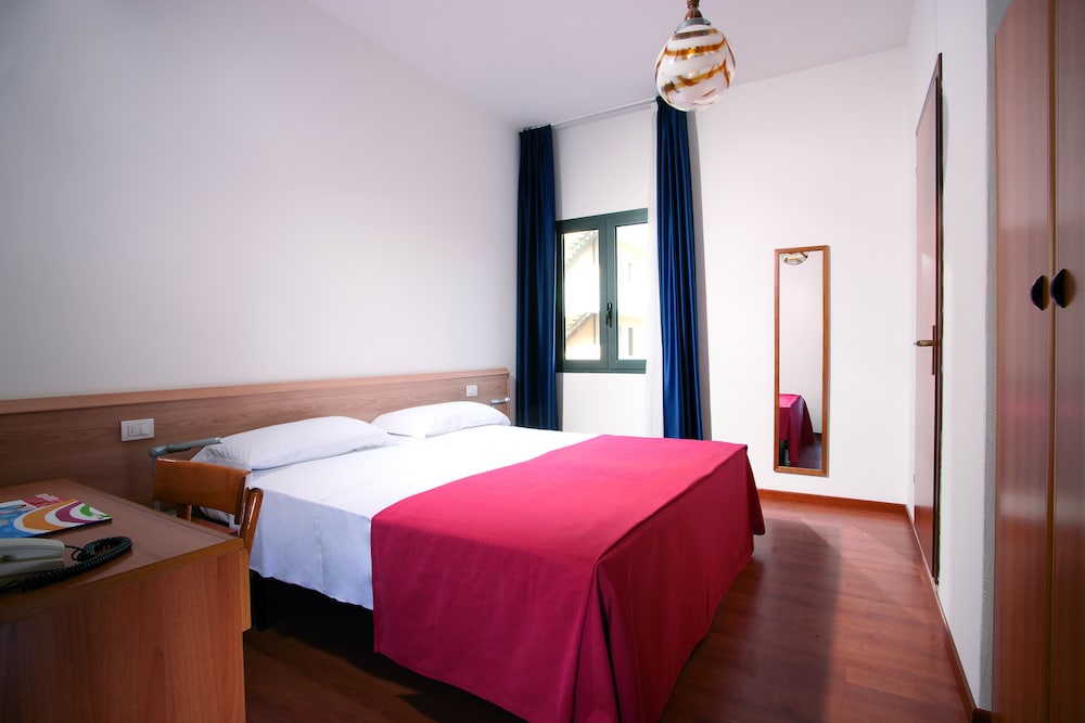 Hotel Diana — Hotel rooms in Jesolo, Veneto