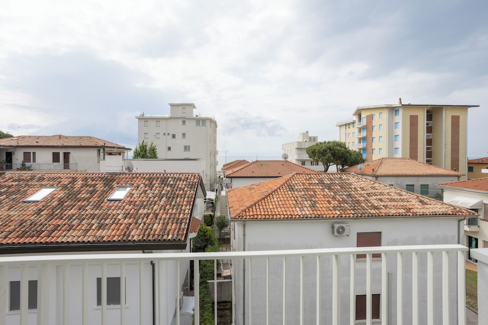 Hotel Diana — Hotel building in Jesolo, Veneto