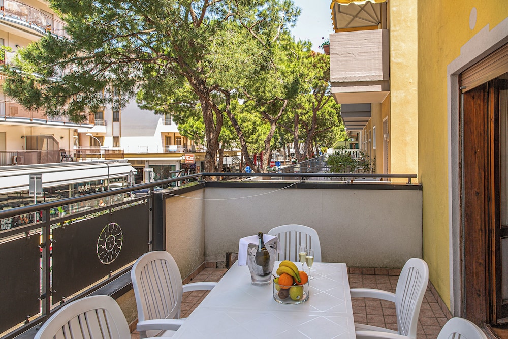 Hotel Diana — Hotel building in Jesolo, Veneto