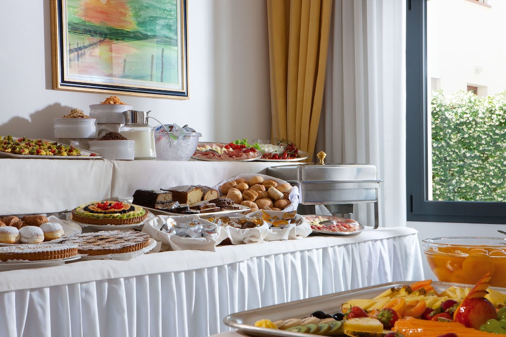 Hotel Diana — Restaurant & bars in Jesolo, Veneto