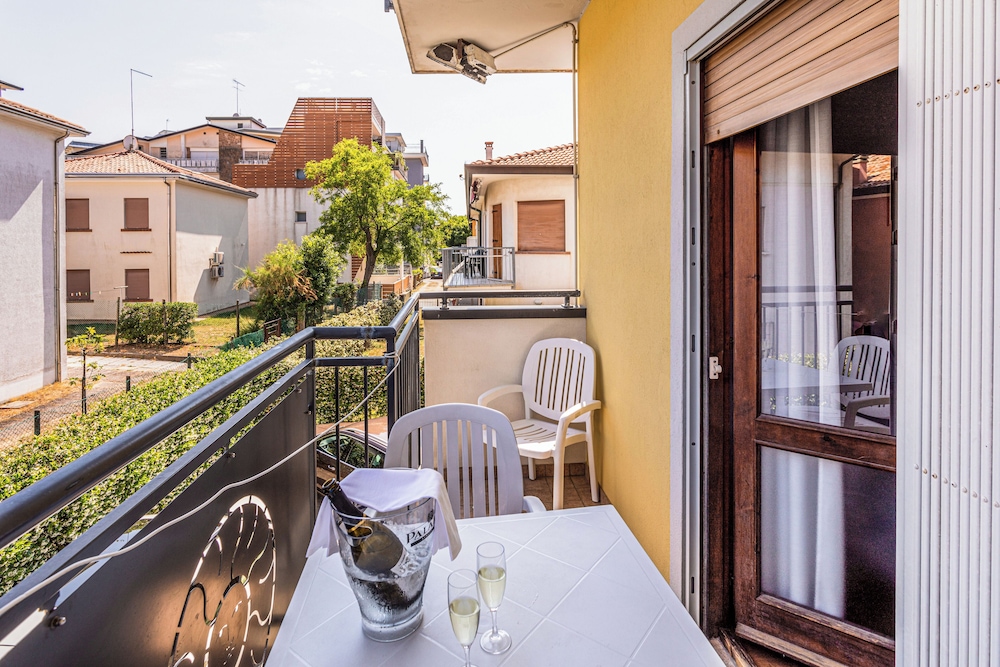 Hotel Diana — Hotel rooms in Jesolo, Veneto