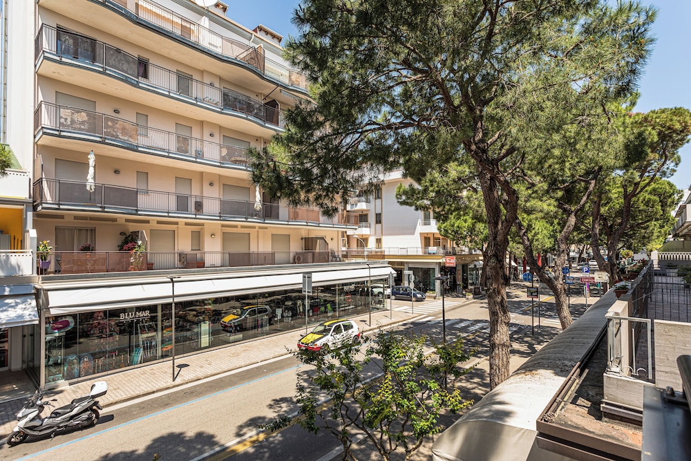 Hotel Diana — Hotel building in Jesolo, Veneto