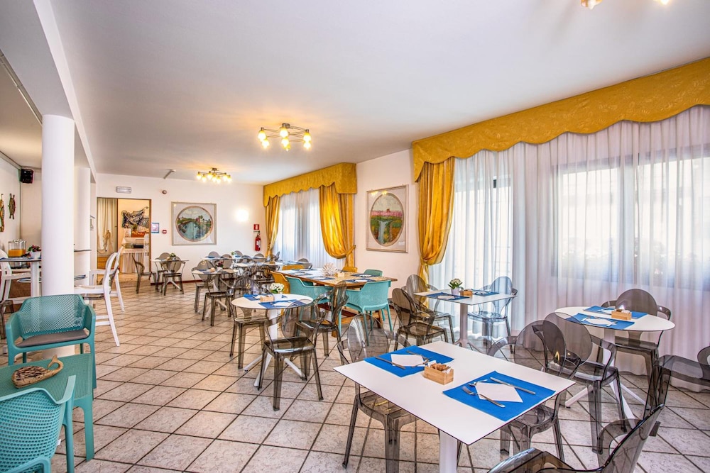 Hotel Diana — Restaurant & bars in Jesolo, Veneto