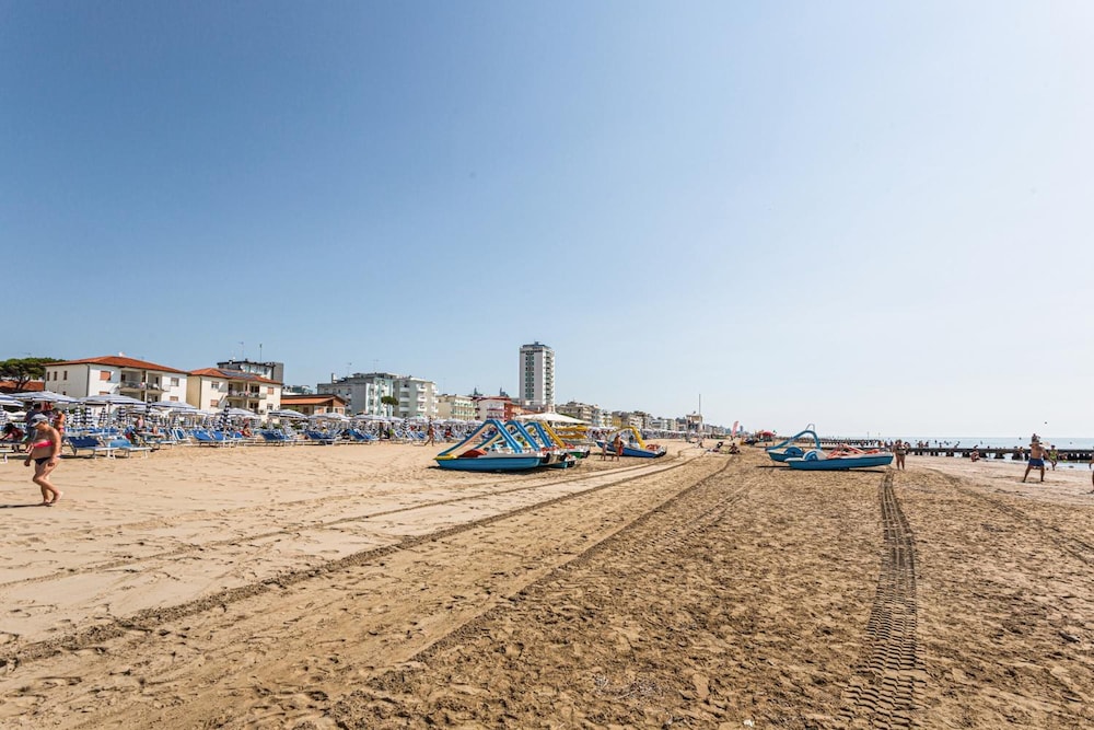 Hotel Diana — Beach in Jesolo, Veneto