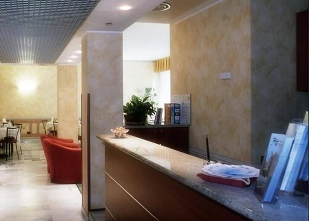 Hotel Engadina — Hotel rooms in Como, Lombardy