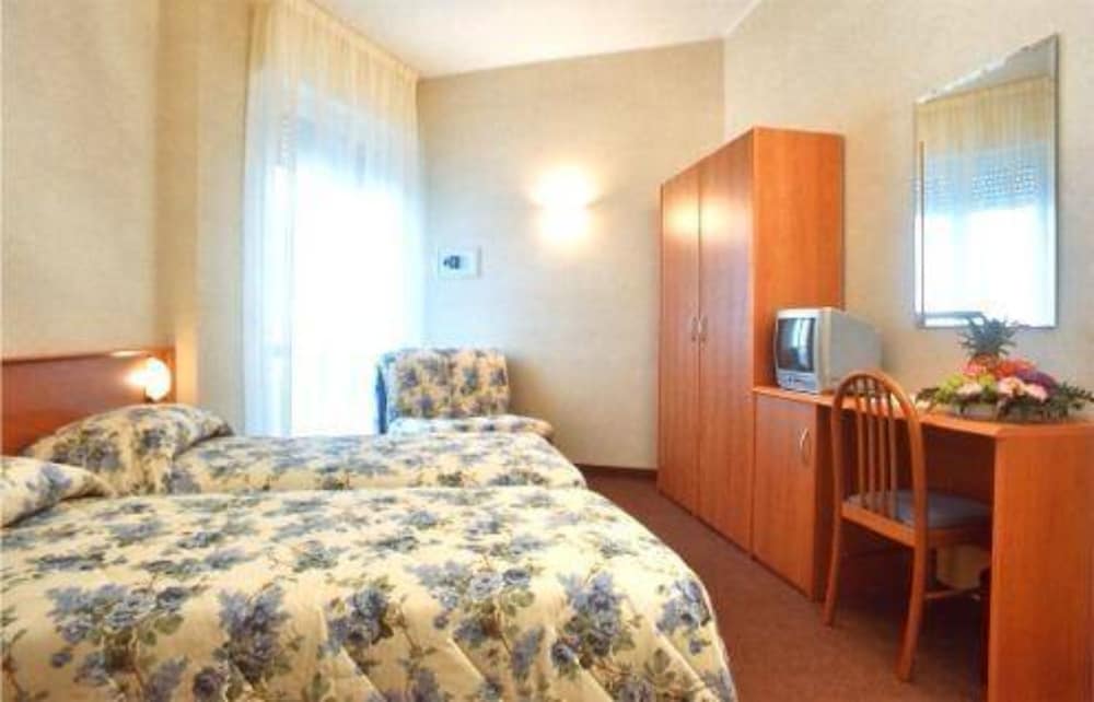 Hotel Engadina — Hotel rooms in Como, Lombardy