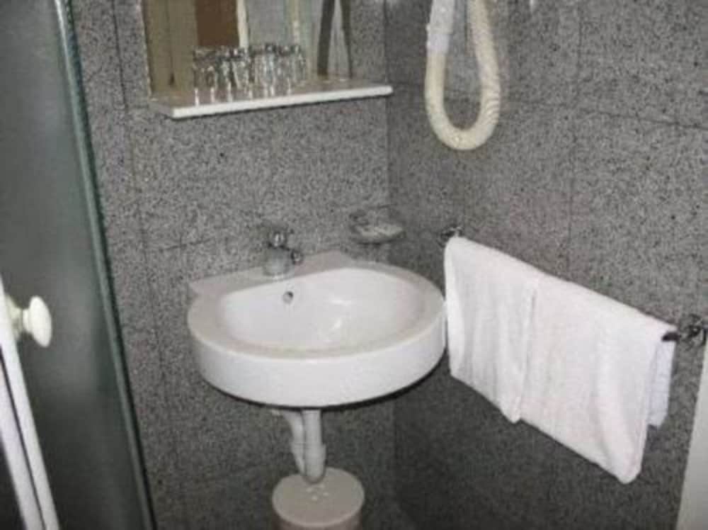 Hotel Engadina — Hotel rooms in Como, Lombardy
