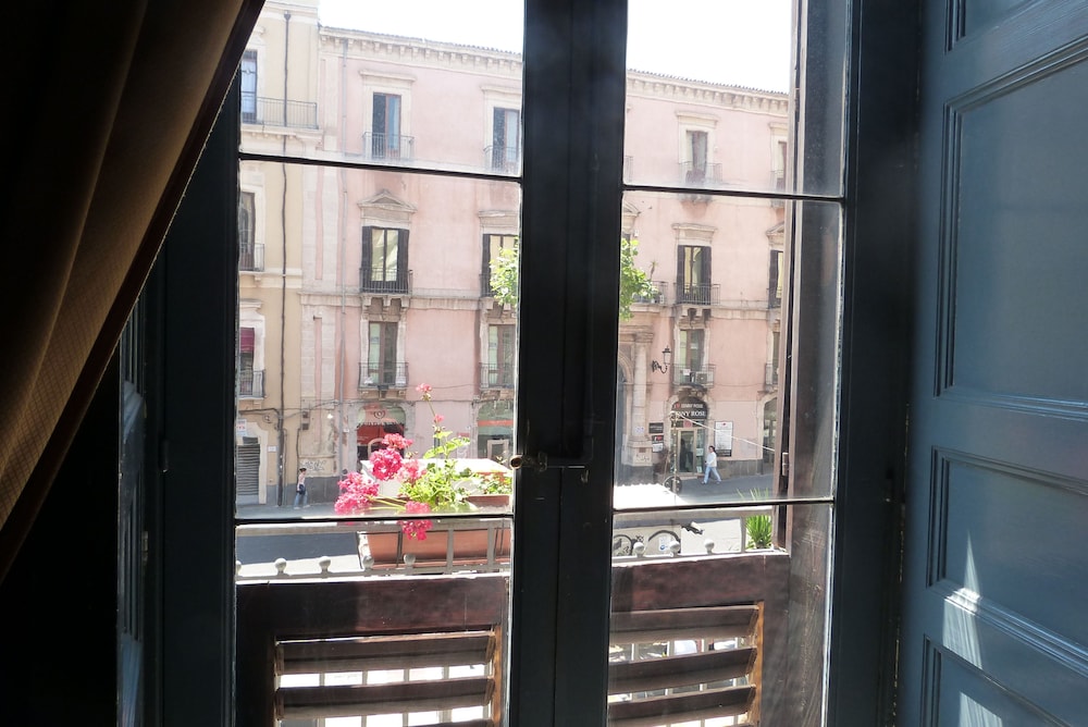 Hotel Etnea 316 — Hotel rooms in Catania, Sicily