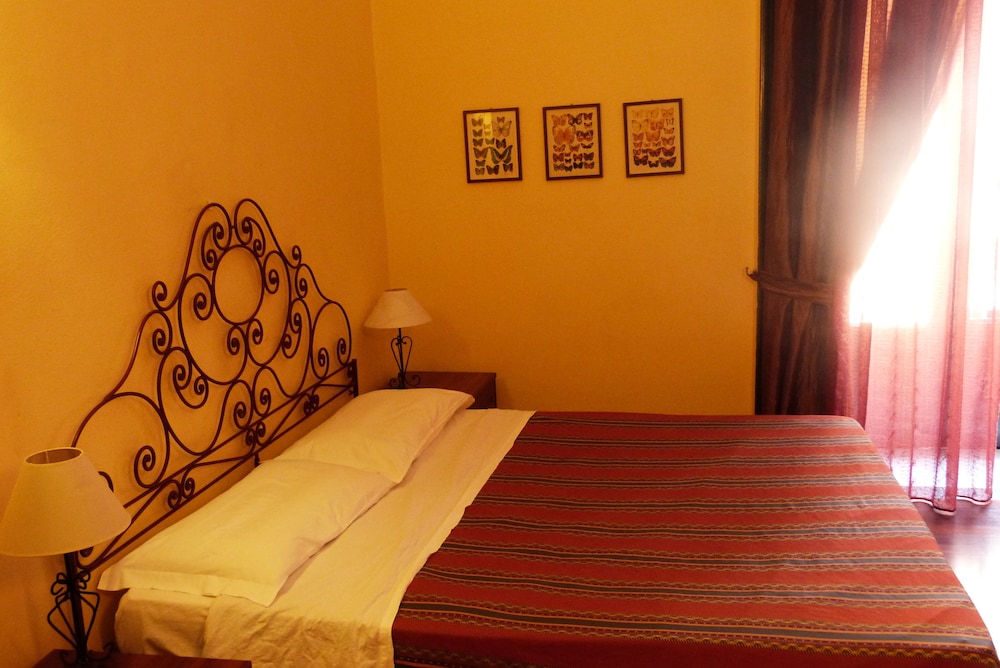 Hotel Etnea 316 — Hotel rooms in Catania, Sicily