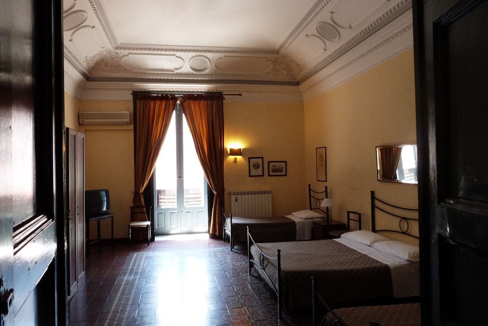 Hotel Etnea 316 — Hotel rooms in Catania, Sicily