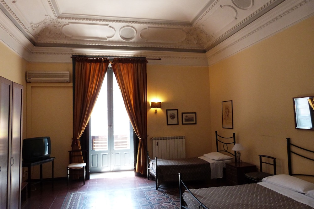 Hotel Etnea 316 — Hotel rooms in Catania, Sicily