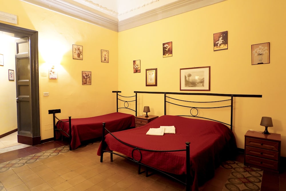 Hotel Etnea 316 — Hotel rooms in Catania, Sicily
