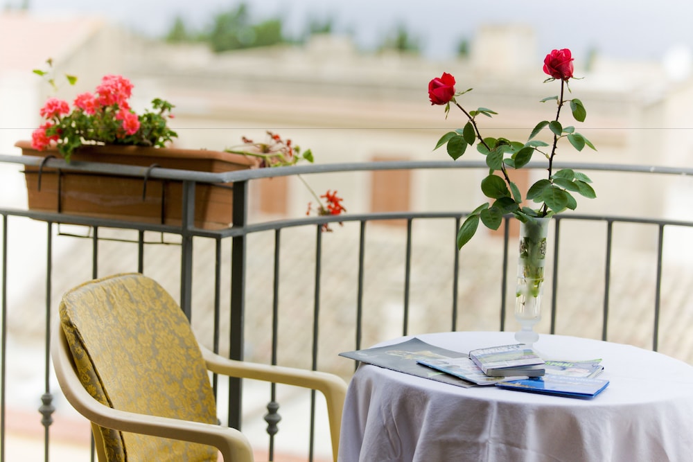 Hotel History — Hotel rooms in Valderice, Sicily