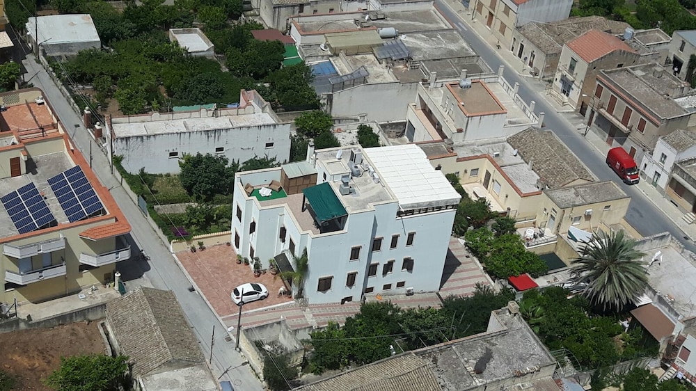 Hotel History — Hotel building in Valderice, Sicily