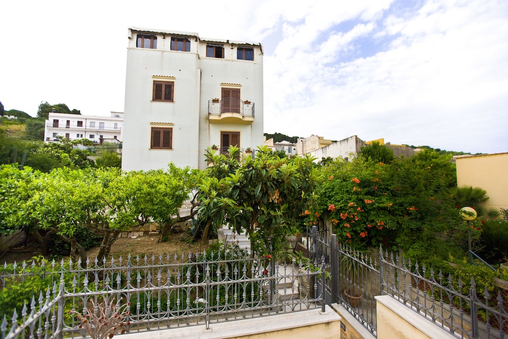 Hotel History — Hotel building in Valderice, Sicily