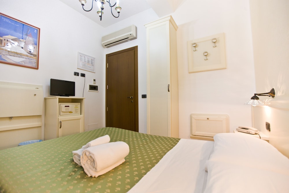 Hotel History — Hotel rooms in Valderice, Sicily
