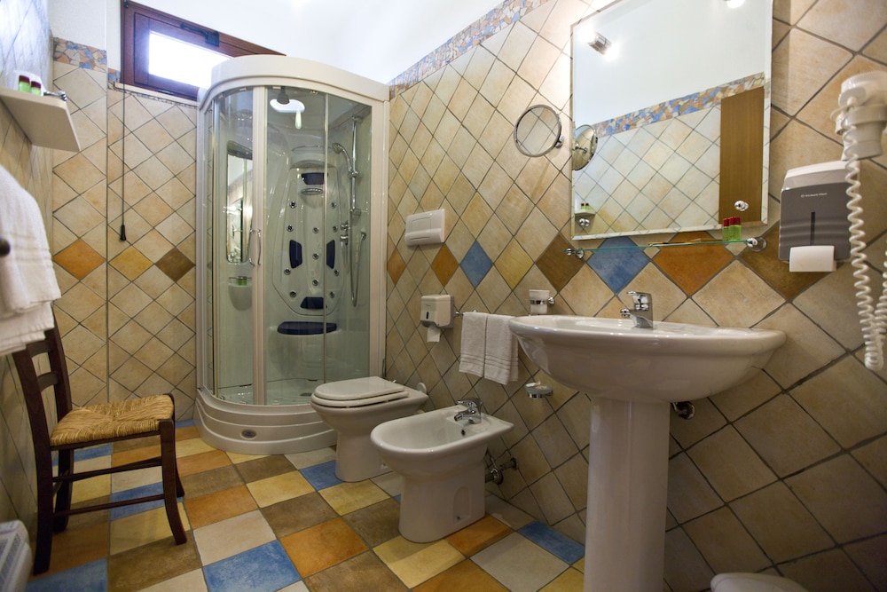 Hotel History — Hotel building in Valderice, Sicily