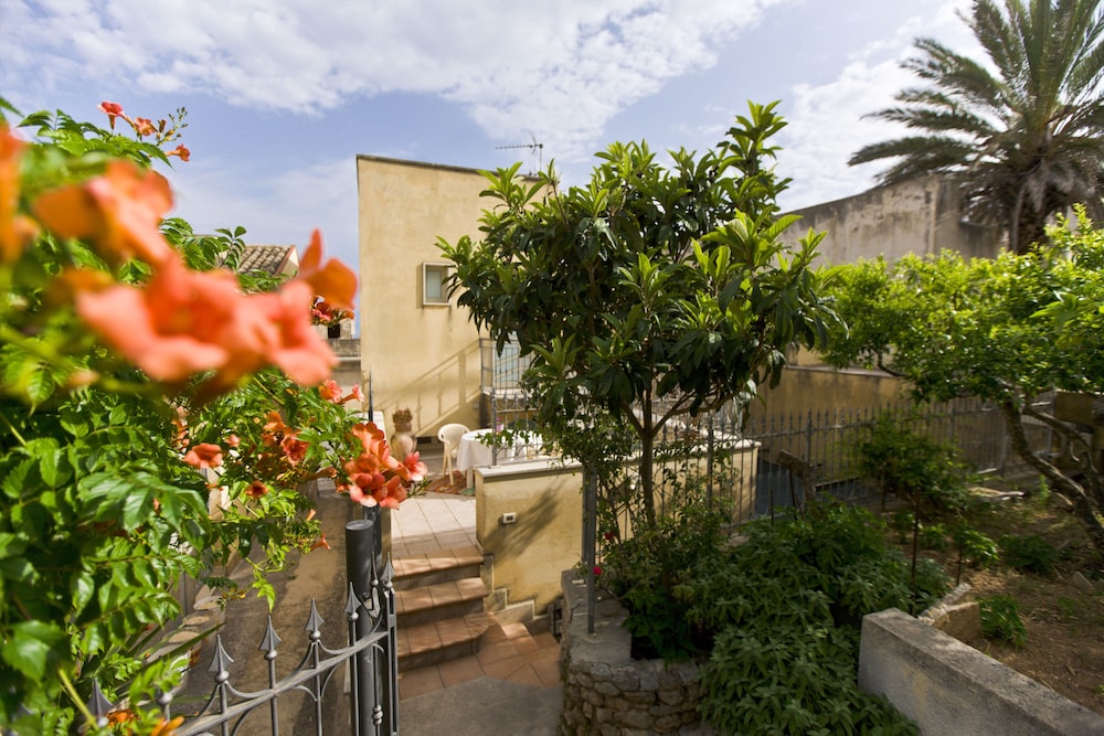 Hotel History — Hotel building in Valderice, Sicily
