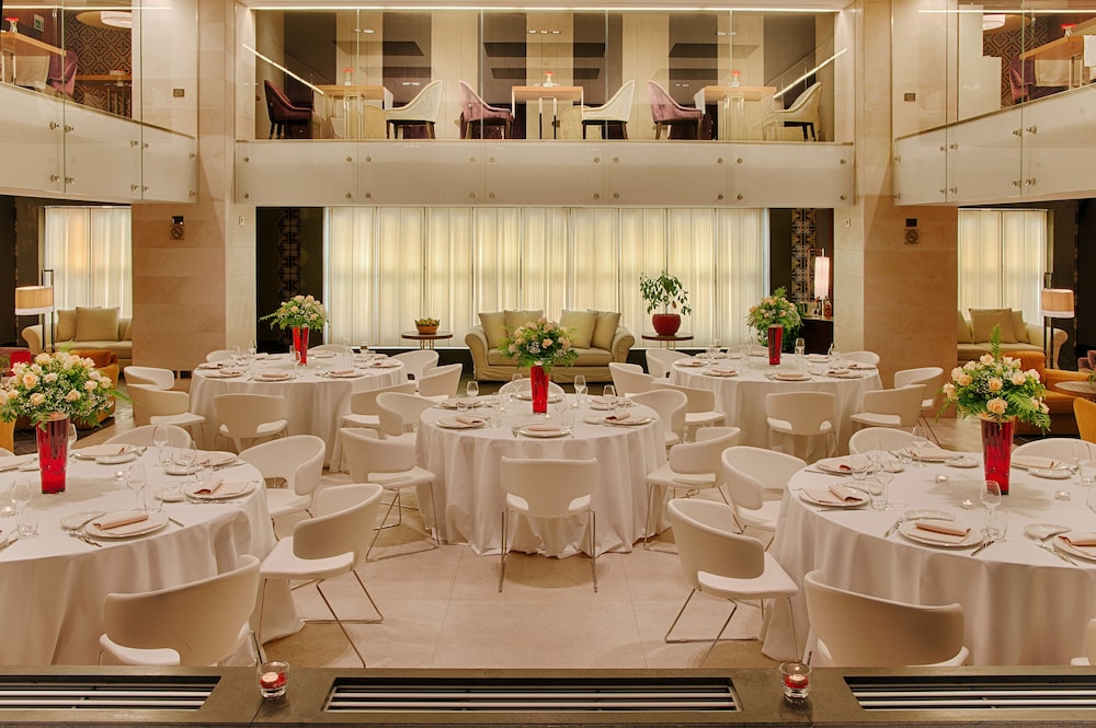 NH Collection Taormina — Restaurant & bars in Taormina, Sicily