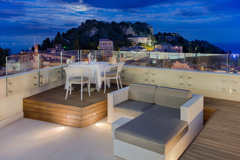 NH Collection Taormina — Restaurant & bars in Taormina, Sicily