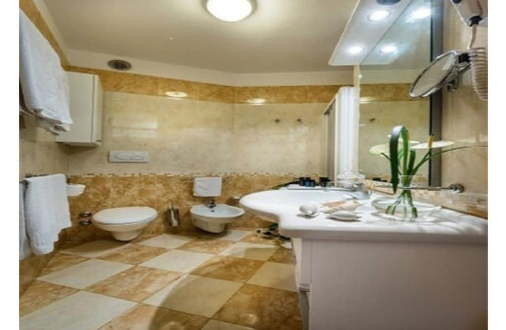 Luxor e Cairo The Beach Resort — Hotel rooms in Jesolo, Veneto