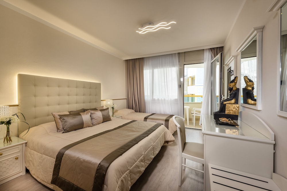 Luxor e Cairo The Beach Resort — Hotel rooms in Jesolo, Veneto