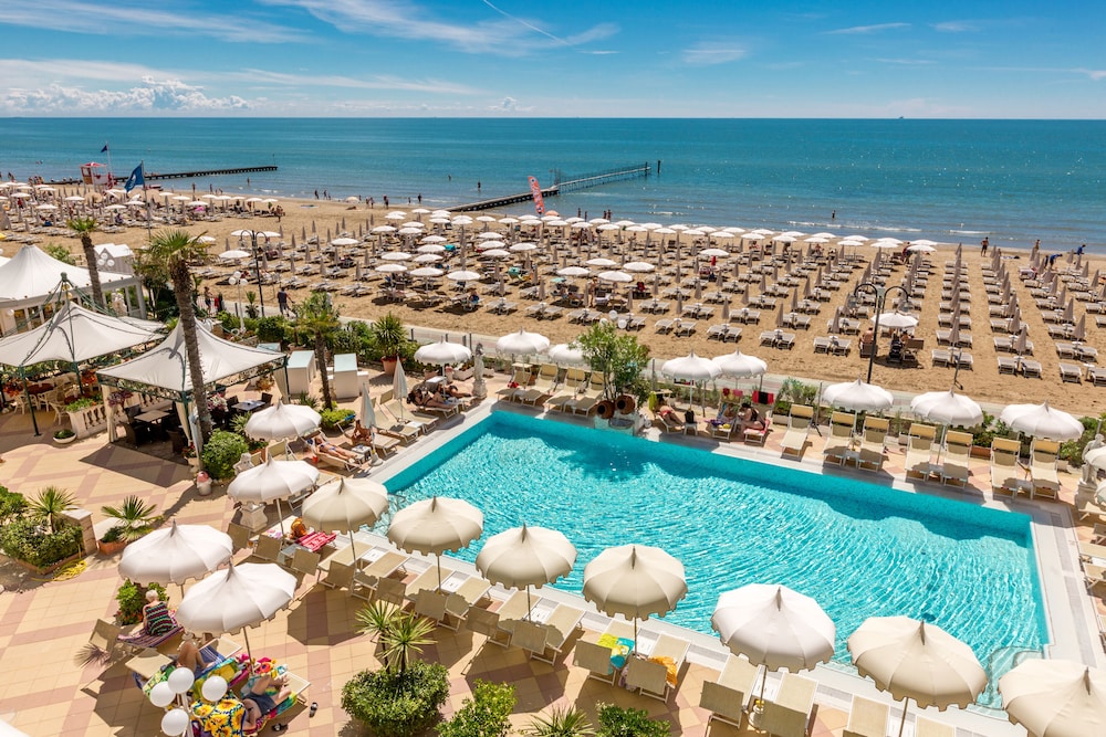 Luxor e Cairo The Beach Resort — Main photo in Jesolo, Veneto