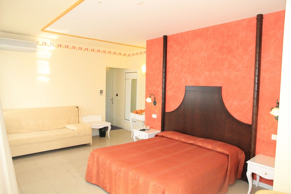 Luxor e Cairo The Beach Resort — Hotel rooms in Jesolo, Veneto